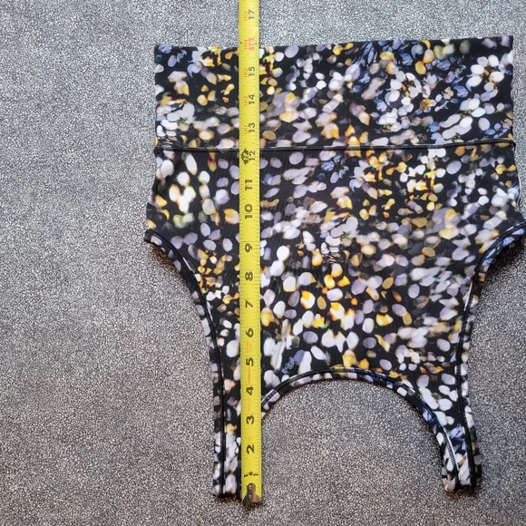 Lululemon power pivot tank - Picture 7 of 7